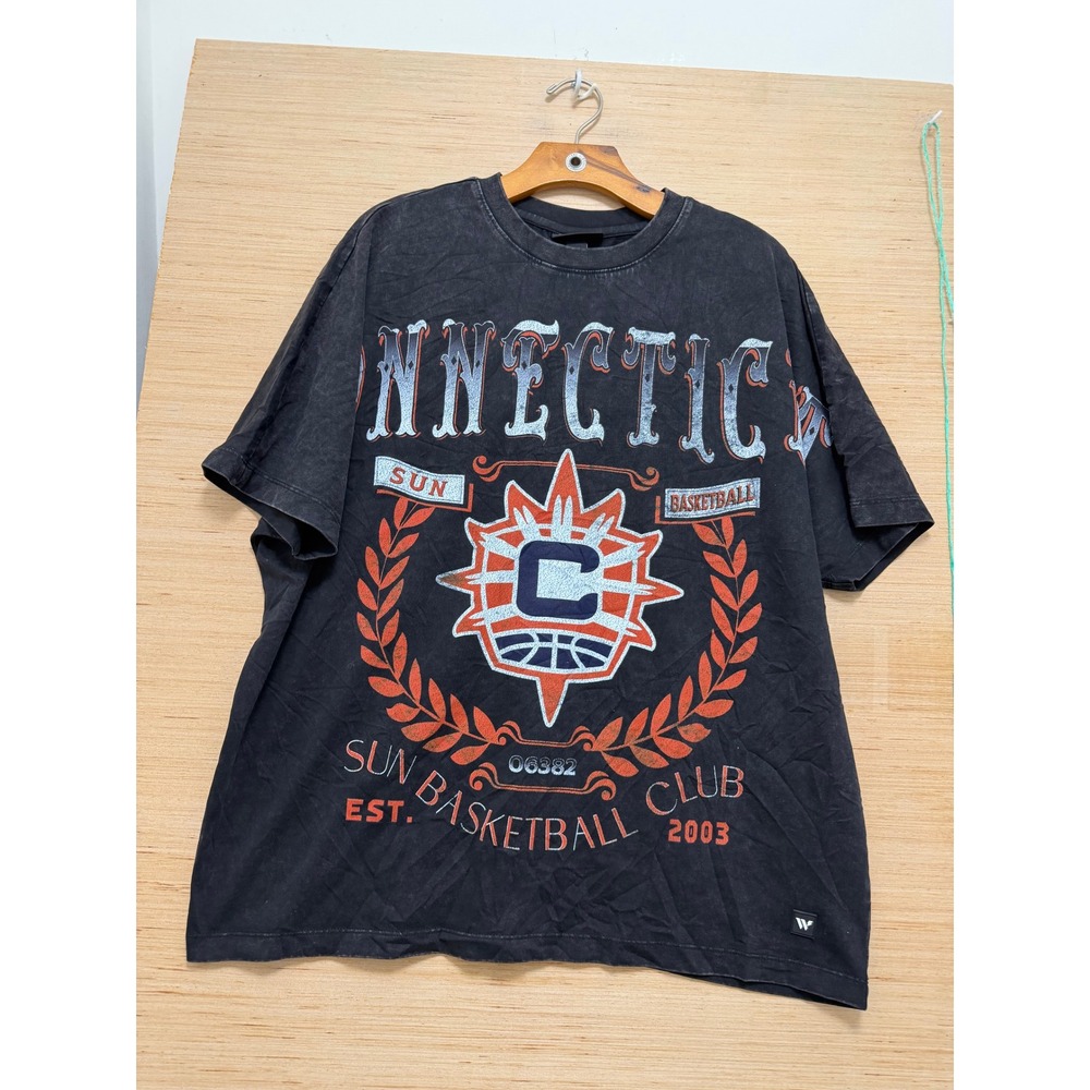 The Wild Collective Connecticut Sun WNBA Acid Wash Graphic T-Shirt Mens Medium